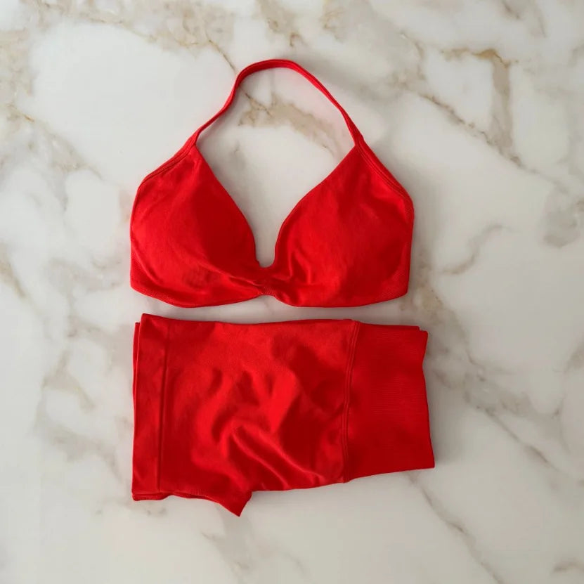 💕 2 Piece Women’s Yoga Set – Strappy Bra & Scrunch Shorts