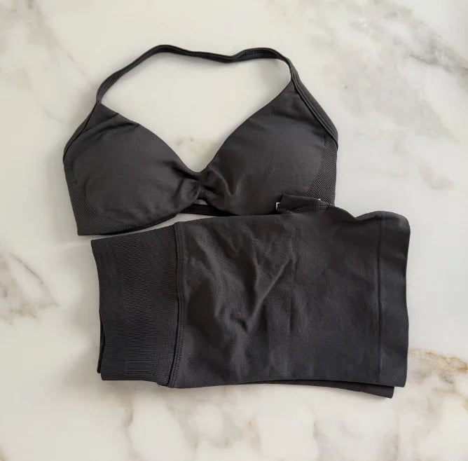 💕 2 Piece Women’s Yoga Set – Strappy Bra & Scrunch Shorts