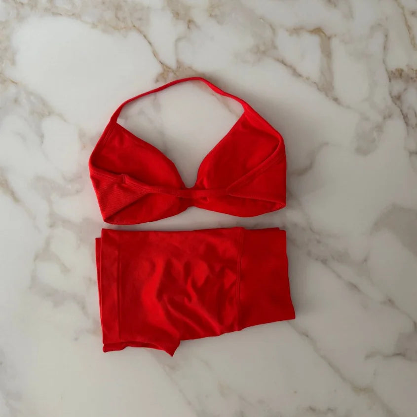 💕 2 Piece Women’s Yoga Set – Strappy Bra & Scrunch Shorts